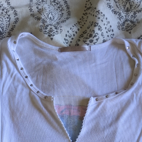 White Short Sleeve Top with Red Logo - Picture 4 of 5